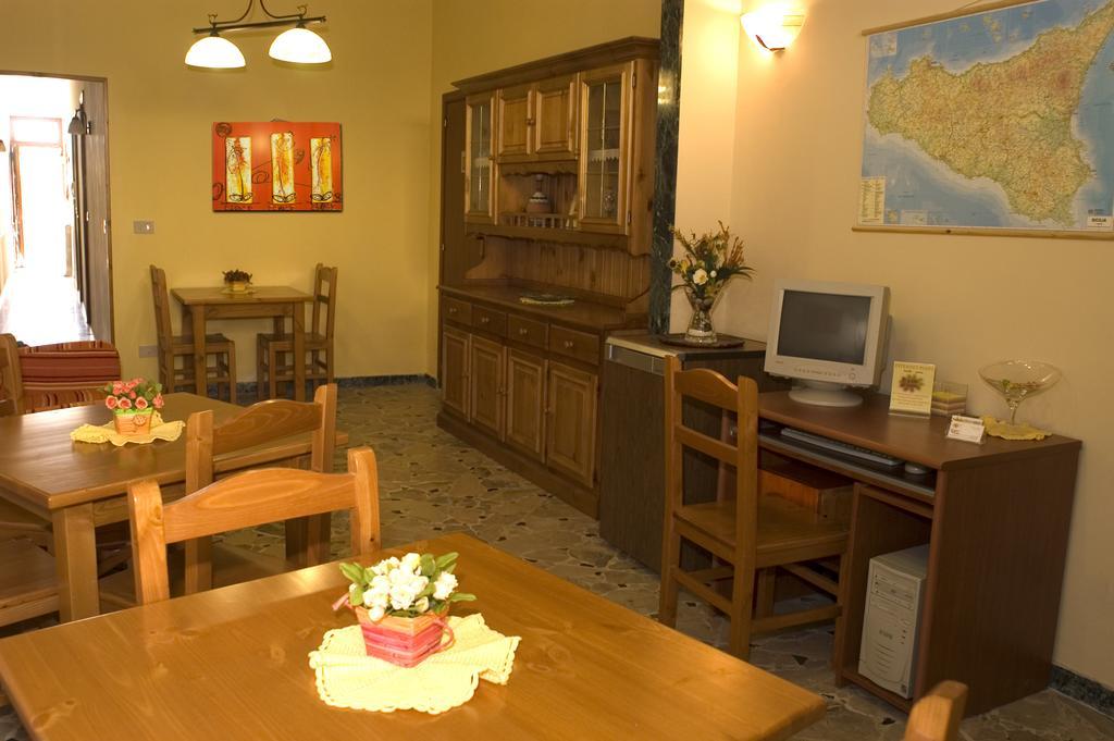 Bed and Breakfast I Colori Del Sole Ф'юмефреддо-ді-Сіцілія Екстер'єр фото